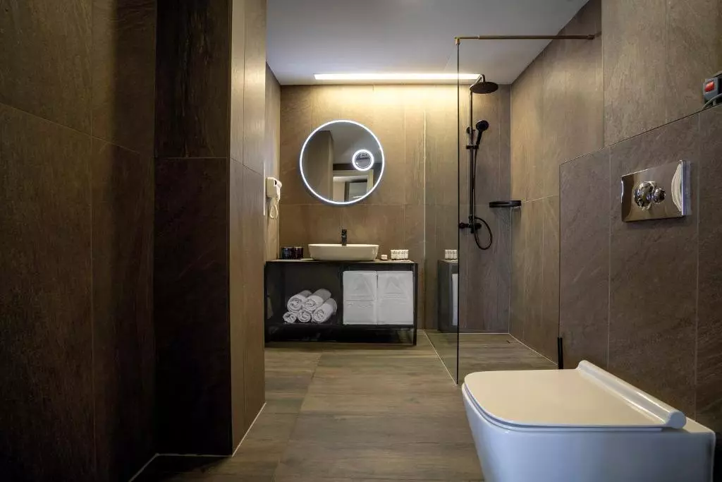 سرویس حمام هتل رزیدنس گودائوری هیلز